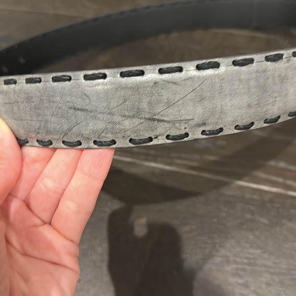 Men’s RED Saks Fifth Avenue belt size 36 - Picture 5 of 5